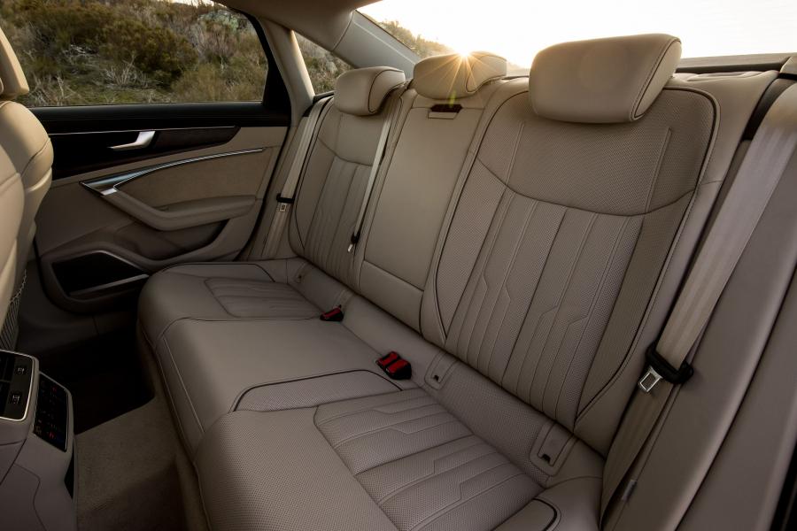 Интерьер Audi A6 55 TFSI Quattro (C8) 2018 года  (WW) (фото 6 из 40)